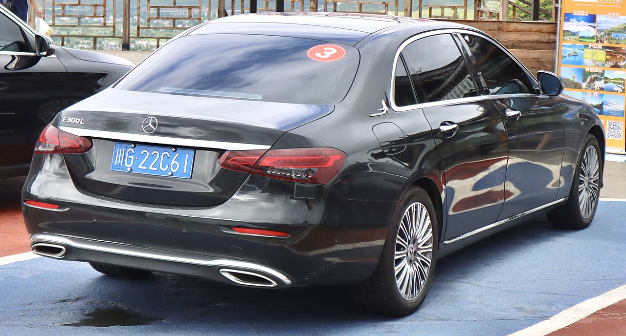 Как выглядят Mercedes-Benz E300L и другие премиум-седаны в китайском исполнении